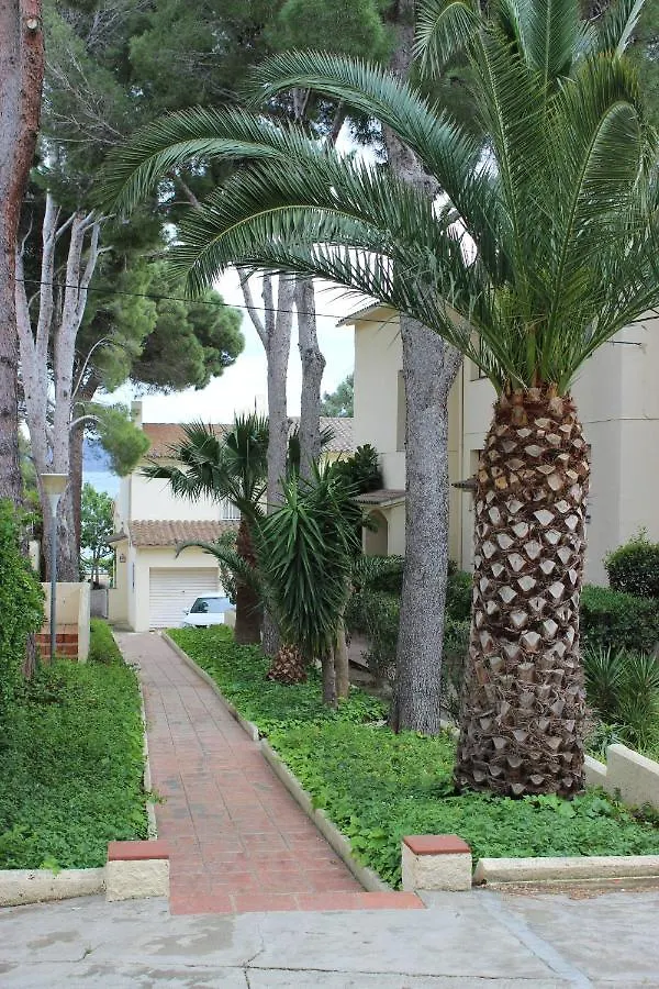 A Chic Four-Person Apartment By The Beach At Cap Ras Llanca